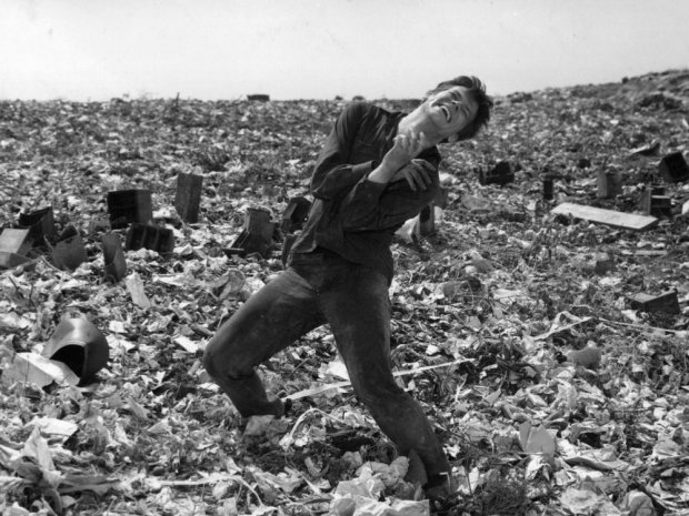 ashes-and-diamonds-1958-001-zbigniew-cybulski-00n-kr8