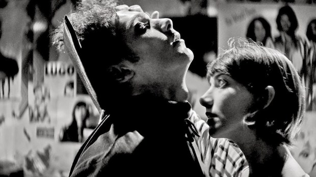 1000w_04-a-girl-walks-home-alone-at-night1